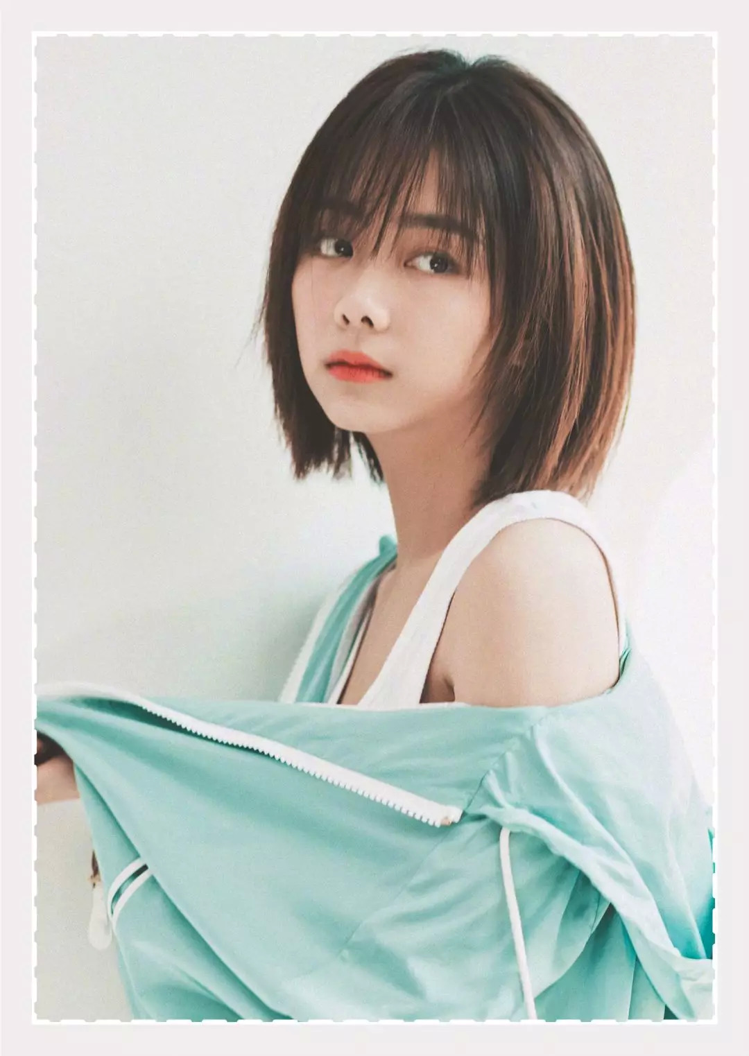 女明星个性短发图片大全_欧阳娜娜短发造型_佟丽娅短发时尚感