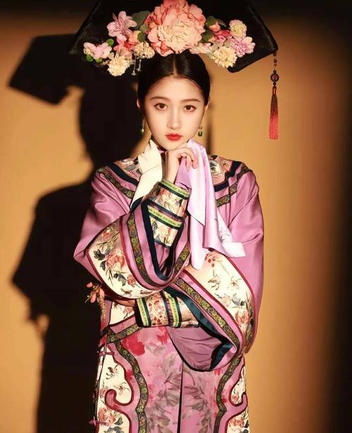 满族明星的京圈迷思：那英吴京关晓彤，娱乐圈的满族老钱有多强？