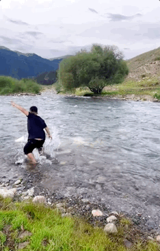 百万粉丝网红“背景太假哥”疆域阿力木塌房？投资人称遭排挤出局