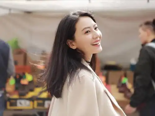 拥有迷人微笑的女星_高圆圆迷人微笑_女明星的笑容